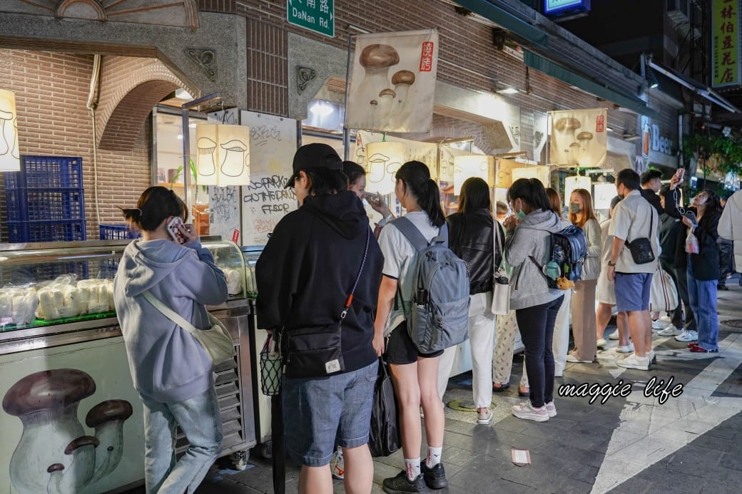 士林夜市必吃美食必逛店家必玩按摩推薦！台北士林一日遊！