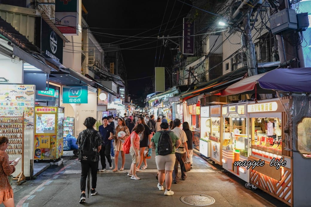 士林夜市必吃美食必逛店家必玩按摩推薦！台北士林一日遊！