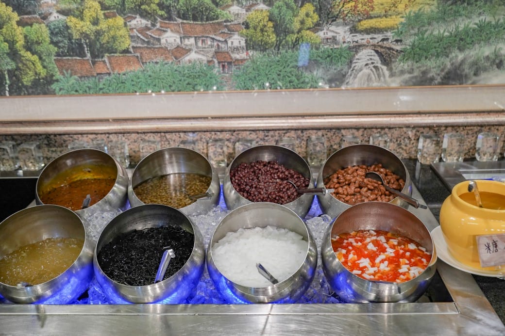 大戈壁蒙古烤肉吃到飽$499蒙古烤肉吃到飽加火鍋吃到飽，超過50種食材，還有珍珠奶茶，台北吃到飽推薦，南京松江美食