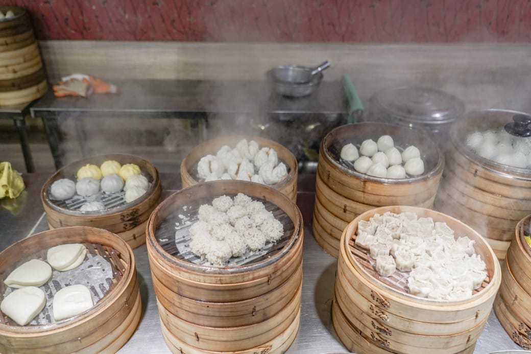 大戈壁蒙古烤肉吃到飽$499蒙古烤肉吃到飽加火鍋吃到飽，超過50種食材，還有珍珠奶茶，台北吃到飽推薦，南京松江美食