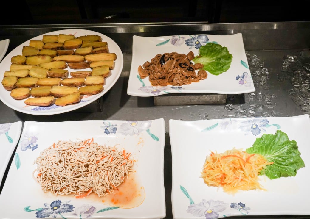 大戈壁蒙古烤肉吃到飽$499蒙古烤肉吃到飽加火鍋吃到飽，超過50種食材，還有珍珠奶茶，台北吃到飽推薦，南京松江美食