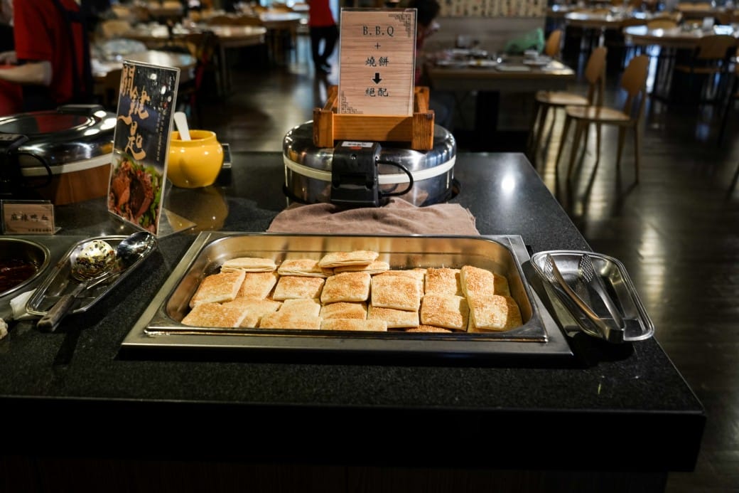 大戈壁蒙古烤肉吃到飽$499蒙古烤肉吃到飽加火鍋吃到飽，超過50種食材，還有珍珠奶茶，台北吃到飽推薦，南京松江美食