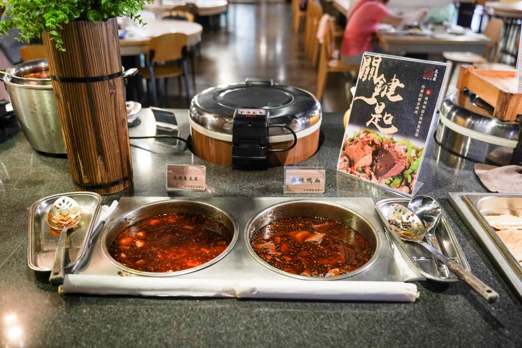 大戈壁蒙古烤肉吃到飽$499蒙古烤肉吃到飽加火鍋吃到飽，超過50種食材，還有珍珠奶茶，台北吃到飽推薦，南京松江美食