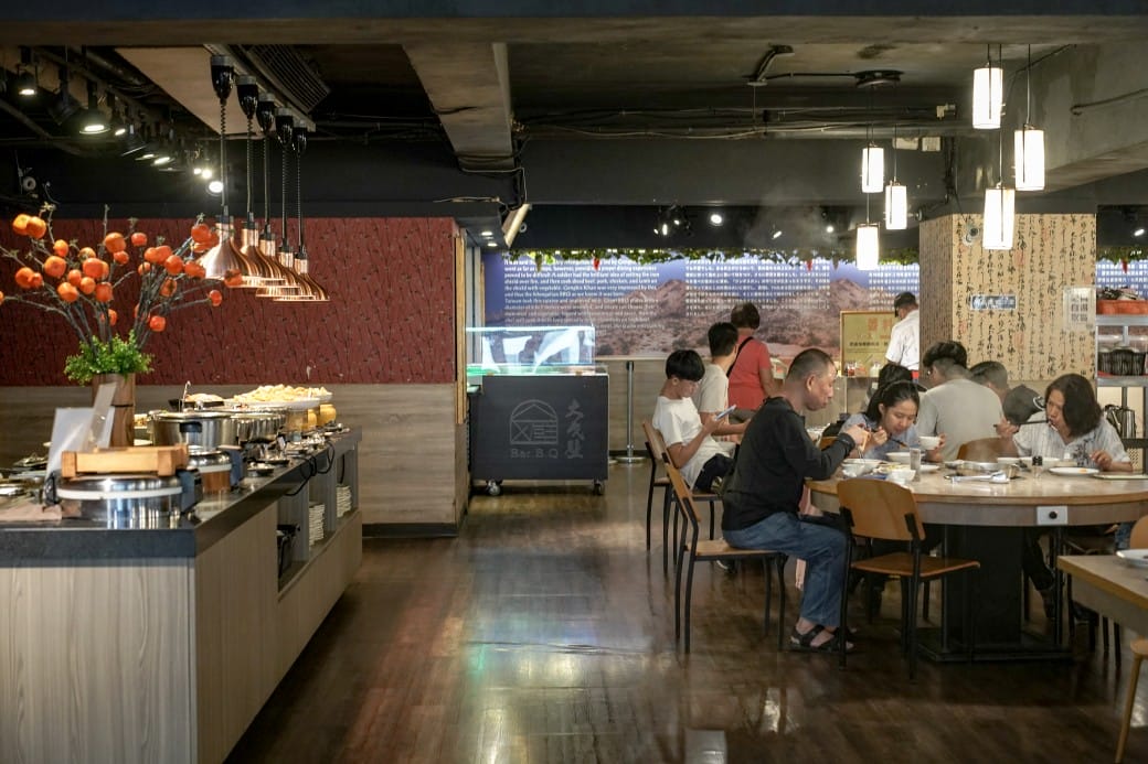 大戈壁蒙古烤肉吃到飽$499蒙古烤肉吃到飽加火鍋吃到飽，超過50種食材，還有珍珠奶茶，台北吃到飽推薦，南京松江美食