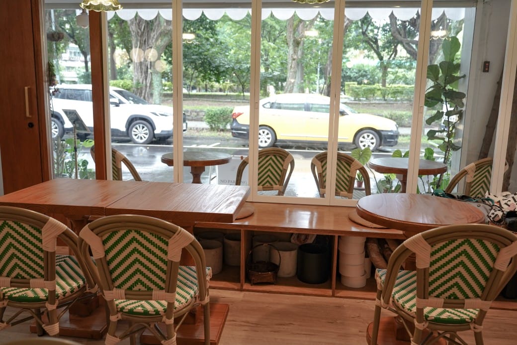 台北信義區咖啡|小花小草Cafe’,秒到法式巴黎街頭,還可以帶浪漫的花回家 - 第14張圖 台北信義區咖啡|小花小草Cafe’,秒到法式巴黎街頭,還可以帶浪漫的花回家