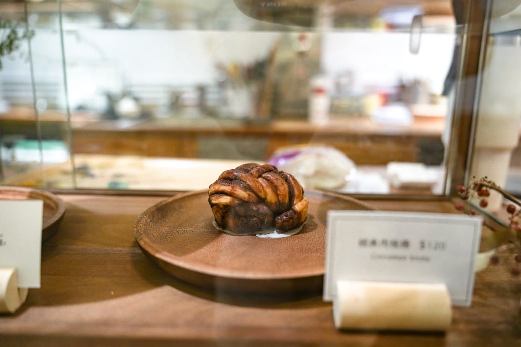 台北信義區咖啡｜小花小草Cafe’，秒到法式巴黎街頭，還可以帶浪漫的花回家