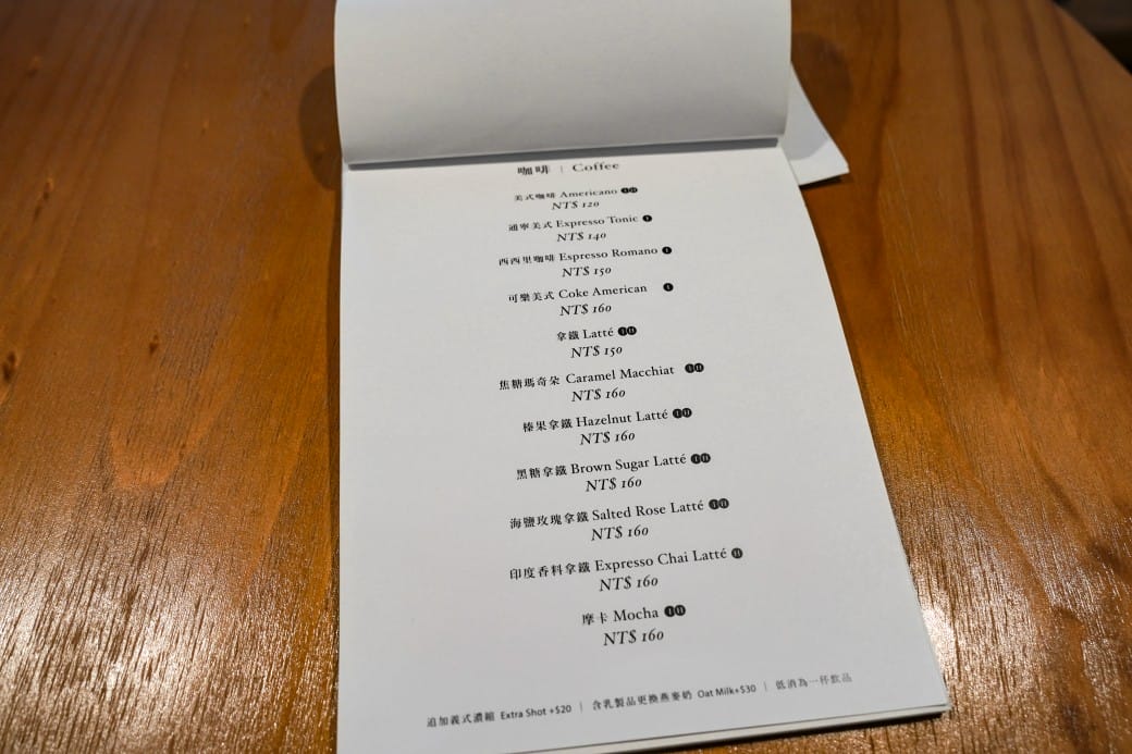 台北信義區咖啡｜小花小草Cafe’，秒到法式巴黎街頭，還可以帶浪漫的花回家