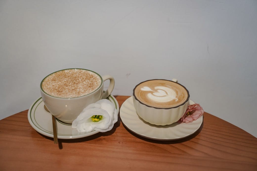 台北信義區咖啡｜小花小草Cafe’，秒到法式巴黎街頭，還可以帶浪漫的花回家