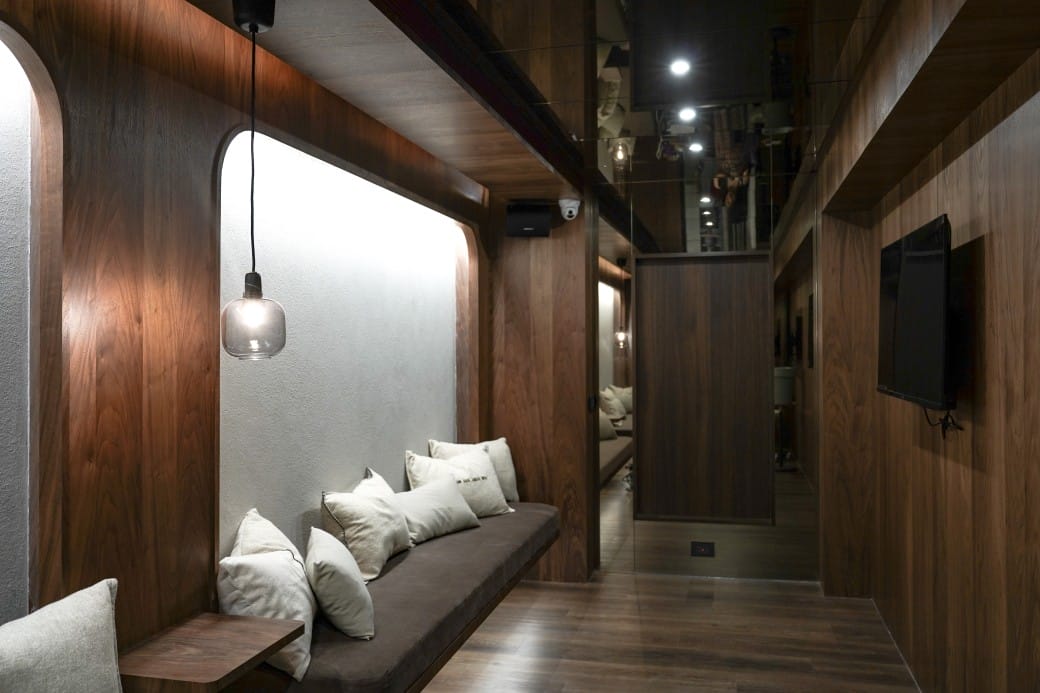 春山相館CHUN3 |證件照專門店進駐台北中山區,髮型彩妝服裝一次搞定,當天就可以快速取件,護照|身分證照|肖像照通通都有 - 第17張圖 春山相館CHUN3 |證件照專門店進駐台北中山區,髮型彩妝服裝一次搞定,當天就可以快速取件,護照|身分證照|肖像照通通都有