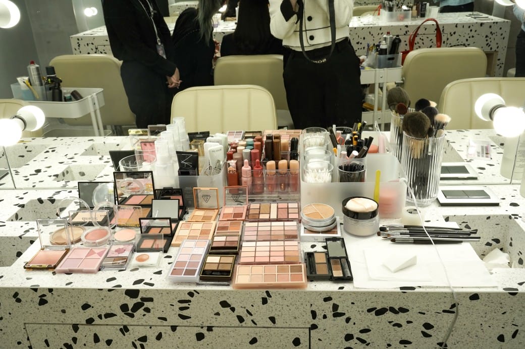 春山相館CHUN3 |證件照專門店進駐台北中山區,髮型彩妝服裝一次搞定,當天就可以快速取件,護照|身分證照|肖像照通通都有 - 第21張圖 春山相館CHUN3 |證件照專門店進駐台北中山區,髮型彩妝服裝一次搞定,當天就可以快速取件,護照|身分證照|肖像照通通都有