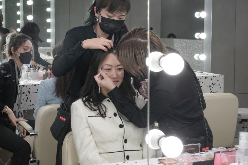 春山相館CHUN3 |證件照專門店進駐台北中山區,髮型彩妝服裝一次搞定,當天就可以快速取件,護照|身分證照|肖像照通通都有 - 第22張圖 春山相館CHUN3 |證件照專門店進駐台北中山區,髮型彩妝服裝一次搞定,當天就可以快速取件,護照|身分證照|肖像照通通都有