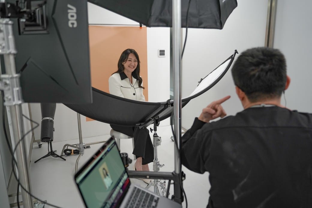 春山相館CHUN3 ｜證件照專門店進駐台北中山區，髮型彩妝服裝一次搞定，當天就可以快速取件，護照｜身分證照｜肖像照通通都有