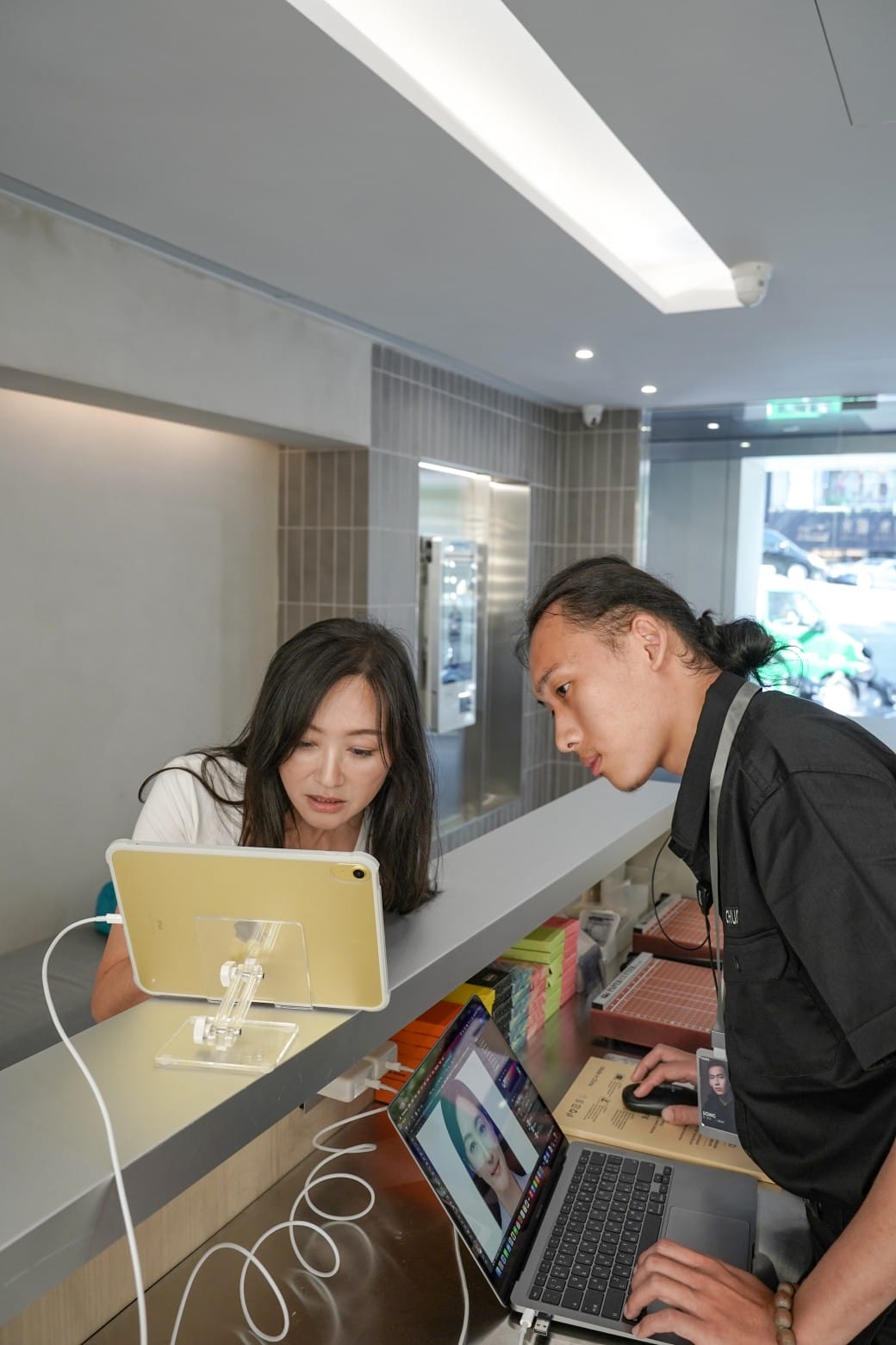 春山相館CHUN3 |證件照專門店進駐台北中山區,髮型彩妝服裝一次搞定,當天就可以快速取件,護照|身分證照|肖像照通通都有 - 第37張圖 春山相館CHUN3 |證件照專門店進駐台北中山區,髮型彩妝服裝一次搞定,當天就可以快速取件,護照|身分證照|肖像照通通都有