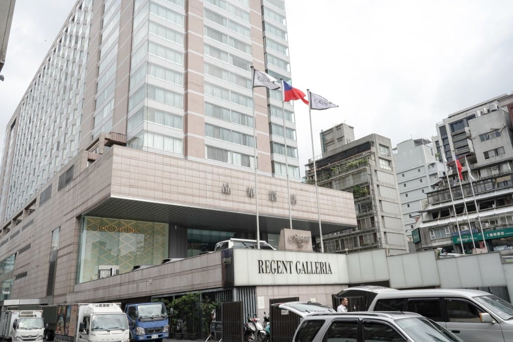 春山相館CHUN3 |證件照專門店進駐台北中山區,髮型彩妝服裝一次搞定,當天就可以快速取件,護照|身分證照|肖像照通通都有 - 第4張圖 春山相館CHUN3 |證件照專門店進駐台北中山區,髮型彩妝服裝一次搞定,當天就可以快速取件,護照|身分證照|肖像照通通都有