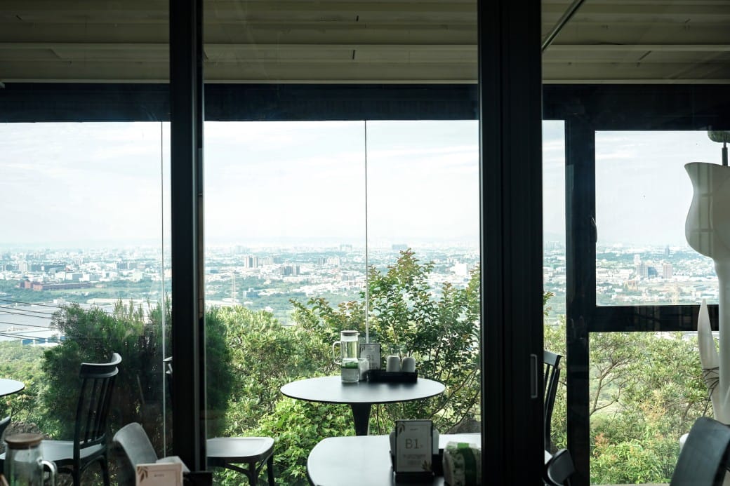 貓禾景觀咖啡｜桃園乳姑山夜景餐廳，貓禾咖啡山上的玻璃泡泡屋景觀咖啡廳， 180度景觀遠眺101，百萬夜景超迷人，約會景點