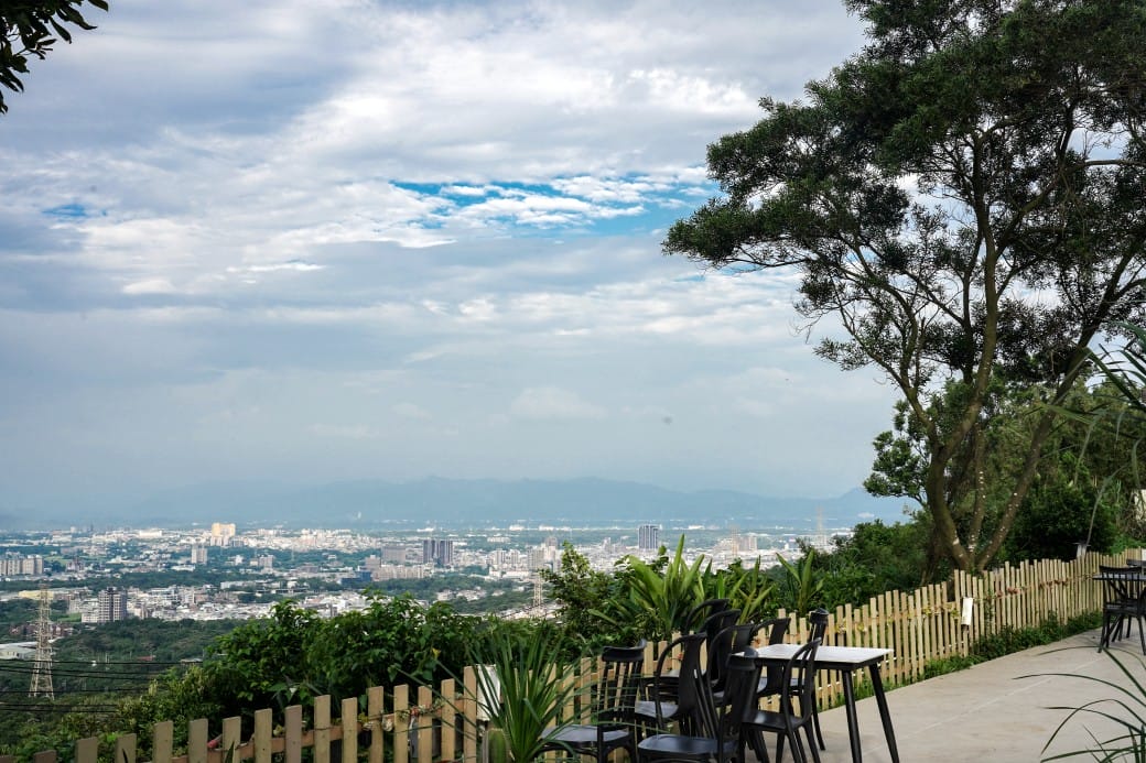 貓禾景觀咖啡｜桃園乳姑山夜景餐廳，貓禾咖啡山上的玻璃泡泡屋景觀咖啡廳， 180度景觀遠眺101，百萬夜景超迷人，約會景點