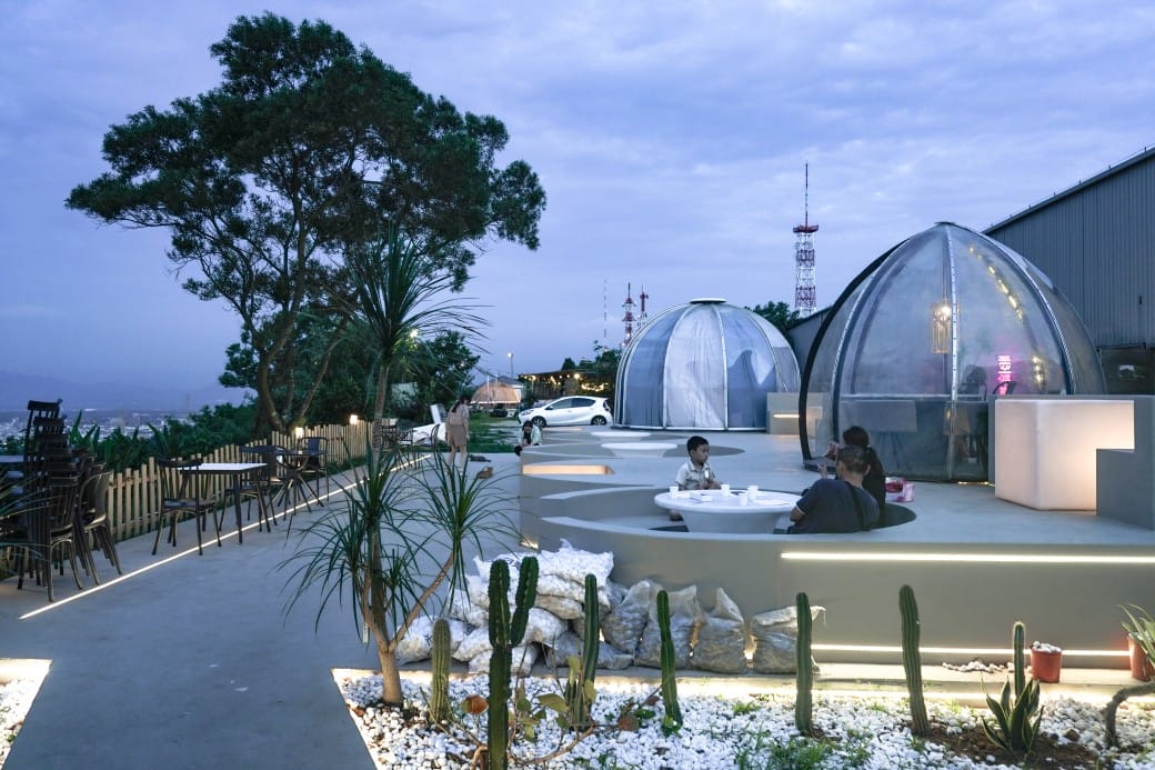貓禾景觀咖啡｜桃園乳姑山夜景餐廳，貓禾咖啡山上的玻璃泡泡屋景觀咖啡廳， 180度景觀遠眺101，百萬夜景超迷人，約會景點