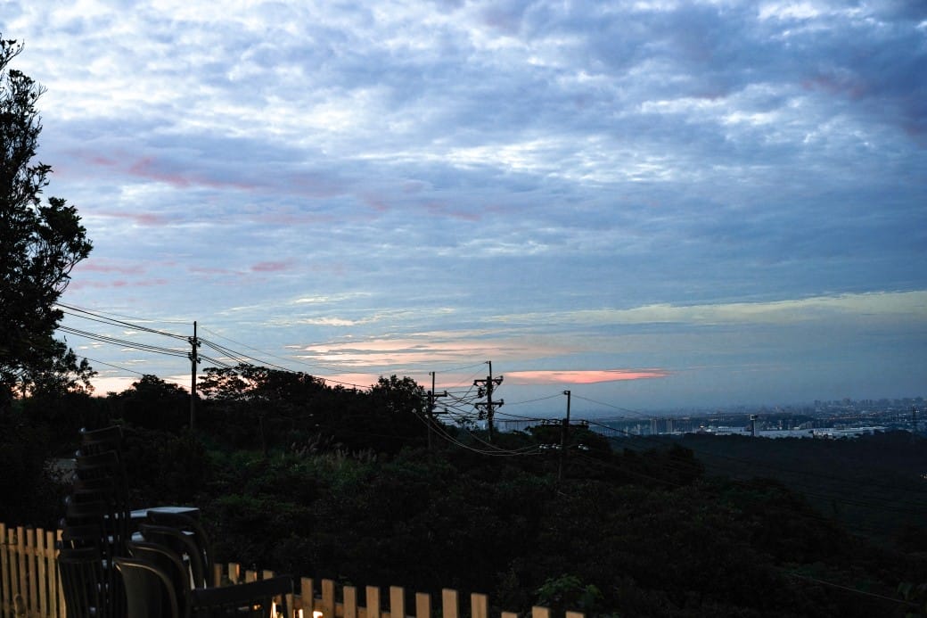 貓禾景觀咖啡｜桃園乳姑山夜景餐廳，貓禾咖啡山上的玻璃泡泡屋景觀咖啡廳， 180度景觀遠眺101，百萬夜景超迷人，約會景點