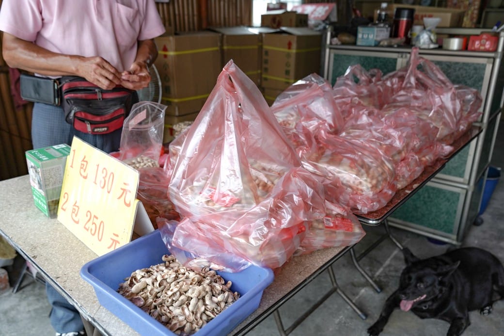 苗栗泰安清安洗水坑豆腐街，喝桂竹筍湯，黑白臭豆腐，買花生，紅肉李，還有早古味客家美食，苗栗一日遊推薦