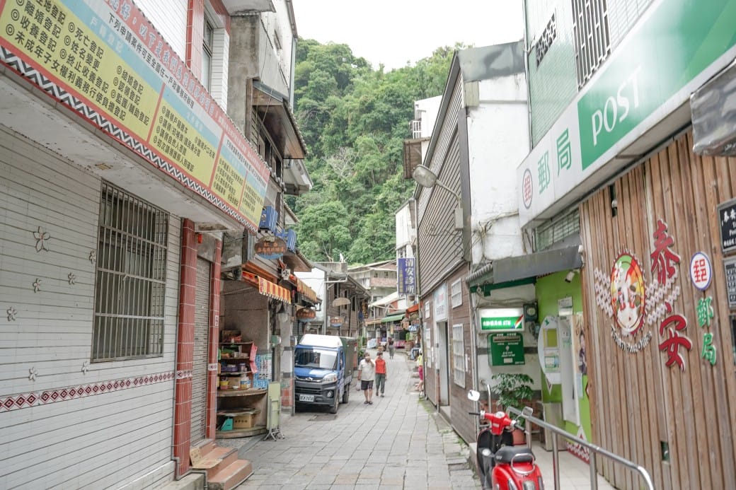 苗栗泰安清安洗水坑豆腐街，喝桂竹筍湯，黑白臭豆腐，買花生，紅肉李，還有早古味客家美食，苗栗一日遊推薦