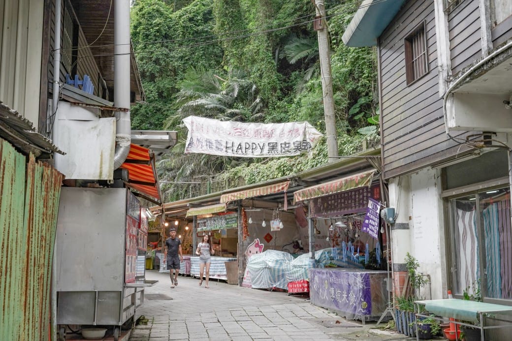苗栗泰安清安洗水坑豆腐街，喝桂竹筍湯，黑白臭豆腐，買花生，紅肉李，還有早古味客家美食，苗栗一日遊推薦