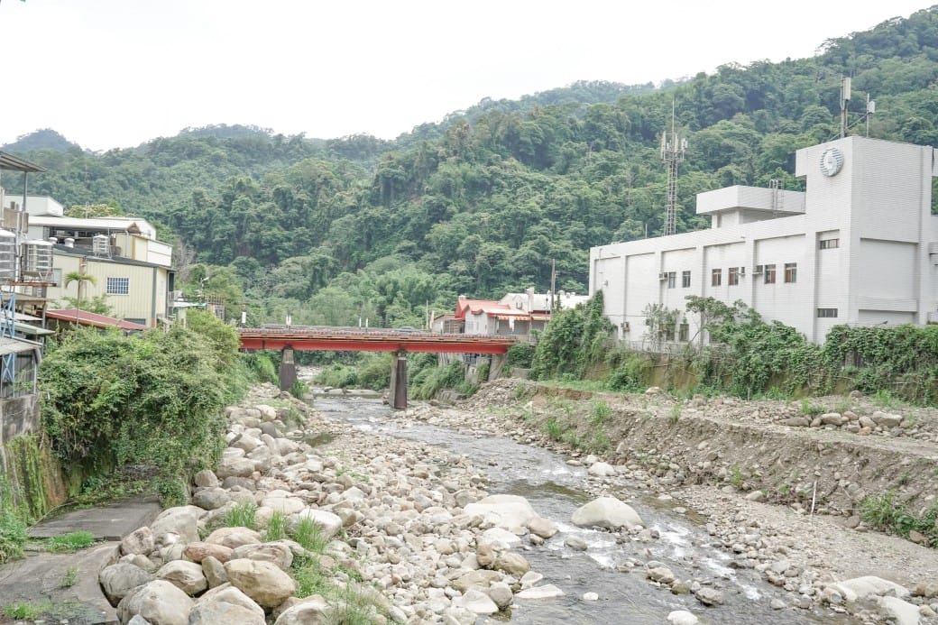苗栗泰安清安洗水坑豆腐街，喝桂竹筍湯，黑白臭豆腐，買花生，紅肉李，還有早古味客家美食，苗栗一日遊推薦