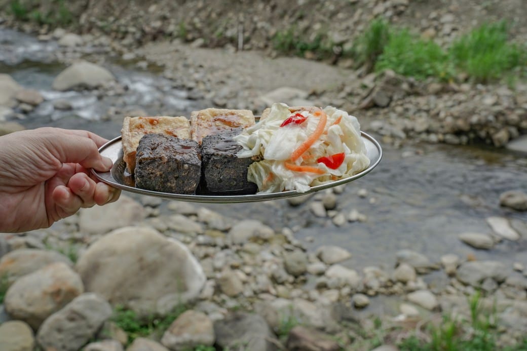 苗栗泰安清安洗水坑豆腐街，喝桂竹筍湯，黑白臭豆腐，買花生，紅肉李，還有早古味客家美食，苗栗一日遊推薦 @瑪姬幸福過日子