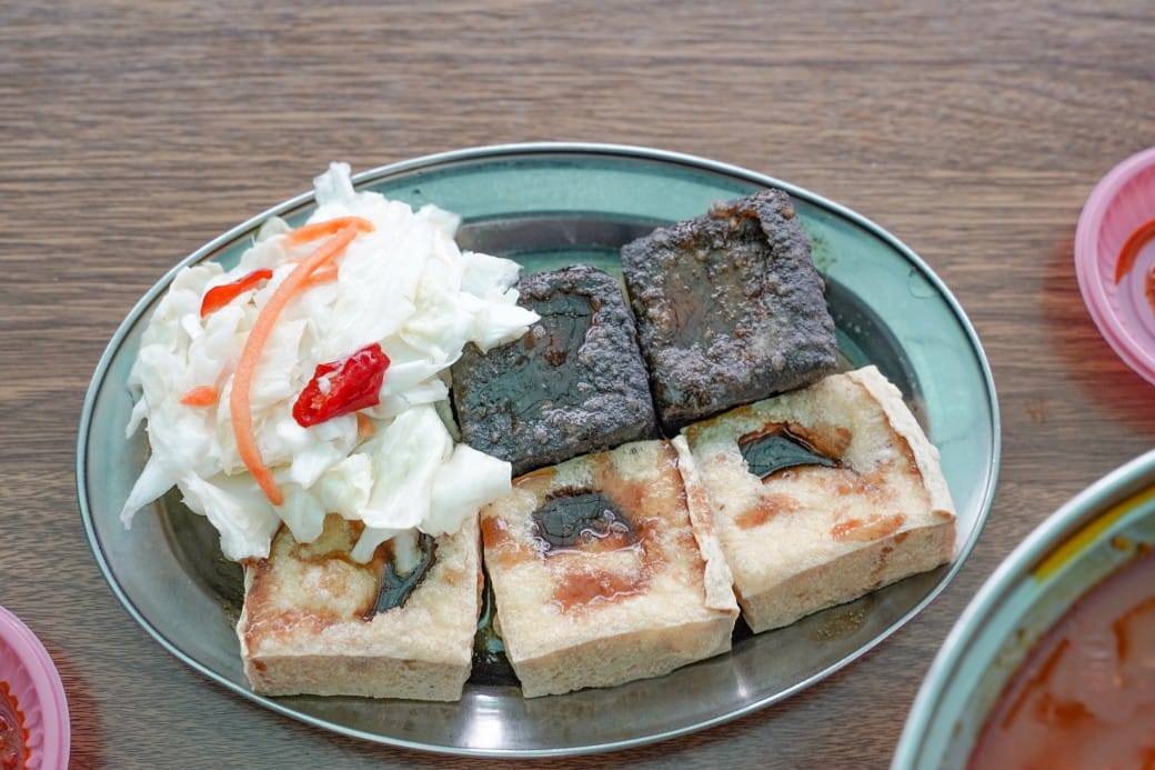 苗栗泰安美食|黑皮臭豆腐,泰安老街黑白臭豆腐,中藥黑皮臭豆腐連食尚玩家都大推~ - 第25張圖 苗栗泰安美食|黑皮臭豆腐,泰安老街黑白臭豆腐,中藥黑皮臭豆腐連食尚玩家都大推~