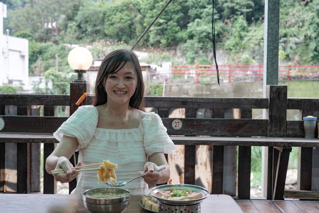 苗栗泰安清安洗水坑豆腐街，喝桂竹筍湯，黑白臭豆腐，買花生，紅肉李，還有早古味客家美食，苗栗一日遊推薦