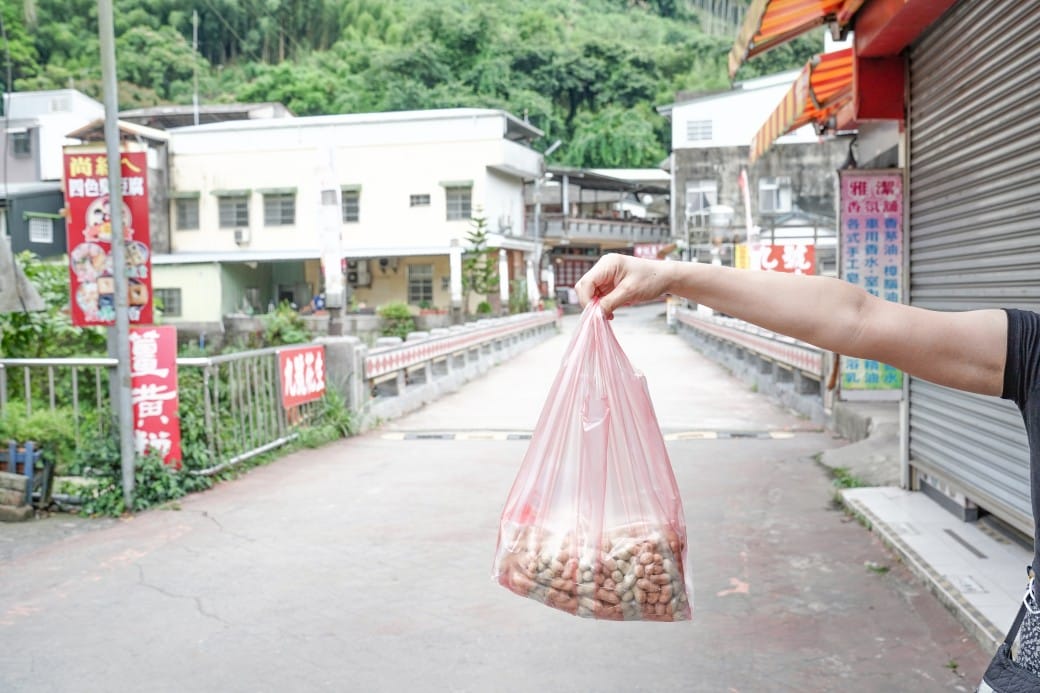 苗栗泰安清安洗水坑豆腐街，喝桂竹筍湯，黑白臭豆腐，買花生，紅肉李，還有早古味客家美食，苗栗一日遊推薦