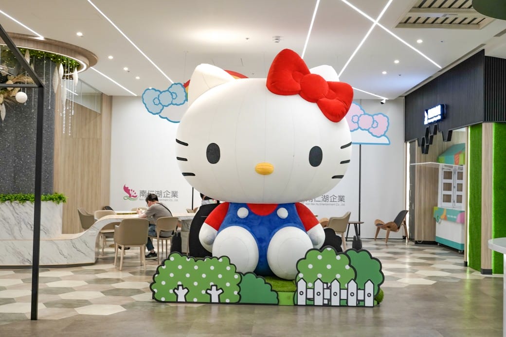 新竹湖口服務區，全台最萌休息站，巨大HELLO KITTY降臨，三麗鷗大集合，還有小火車可以搭！