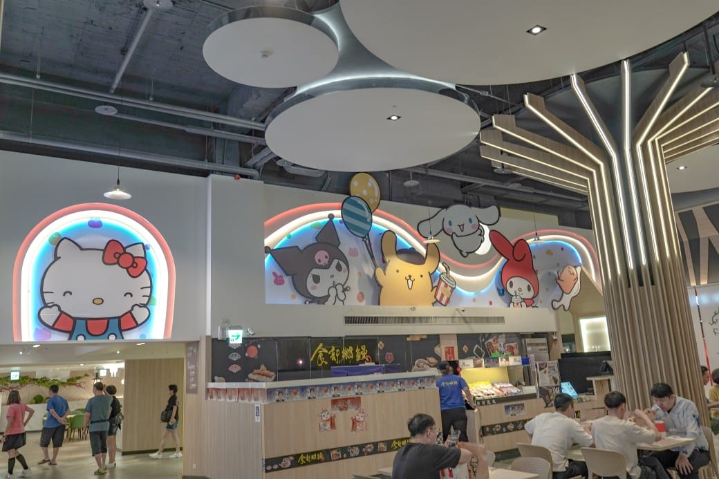 新竹湖口服務區，全台最萌休息站，巨大HELLO KITTY降臨，三麗鷗大集合，還有小火車可以搭！