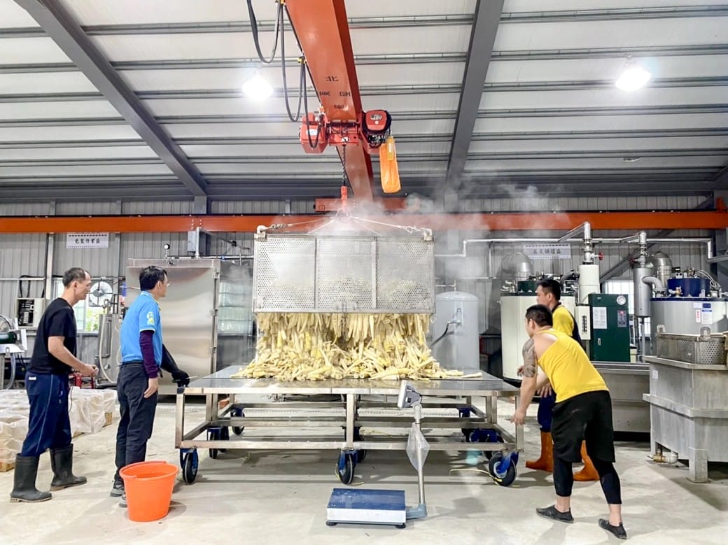 苗栗泰安桂竹筍加工站一日遊，天然無污染的桂竹筍，採收製作生筍到熟筍，一起來支持台灣農民 @瑪姬幸福過日子