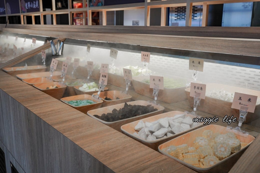 饗和牛鍋物放題388起，桃園火車站旁新開幕，CP值超高和牛吃到飽，超過百種食材，還有近30種飲料無限暢飲！