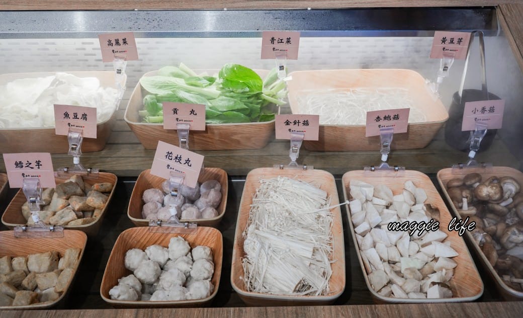 饗和牛鍋物放題388起，桃園火車站旁新開幕，CP值超高和牛吃到飽，超過百種食材，還有近30種飲料無限暢飲！