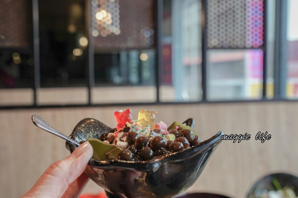 饗和牛鍋物放題388起，桃園火車站旁新開幕，CP值超高和牛吃到飽，超過百種食材，還有近30種飲料無限暢飲！