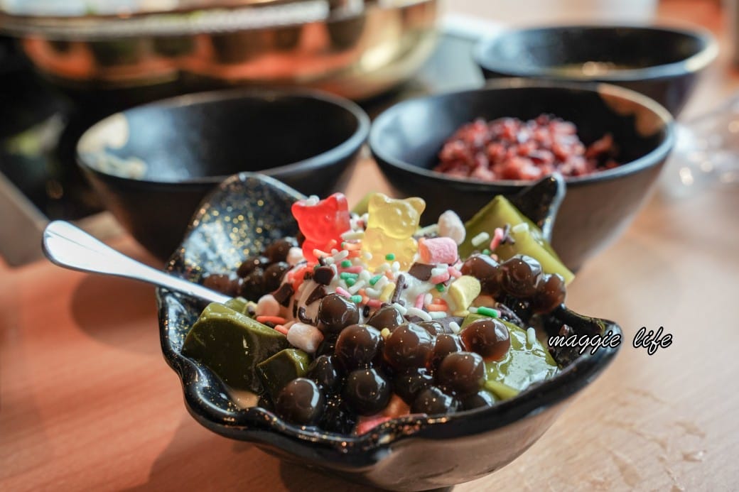 饗和牛鍋物放題388起，桃園火車站旁新開幕，CP值超高和牛吃到飽，超過百種食材，還有近30種飲料無限暢飲！