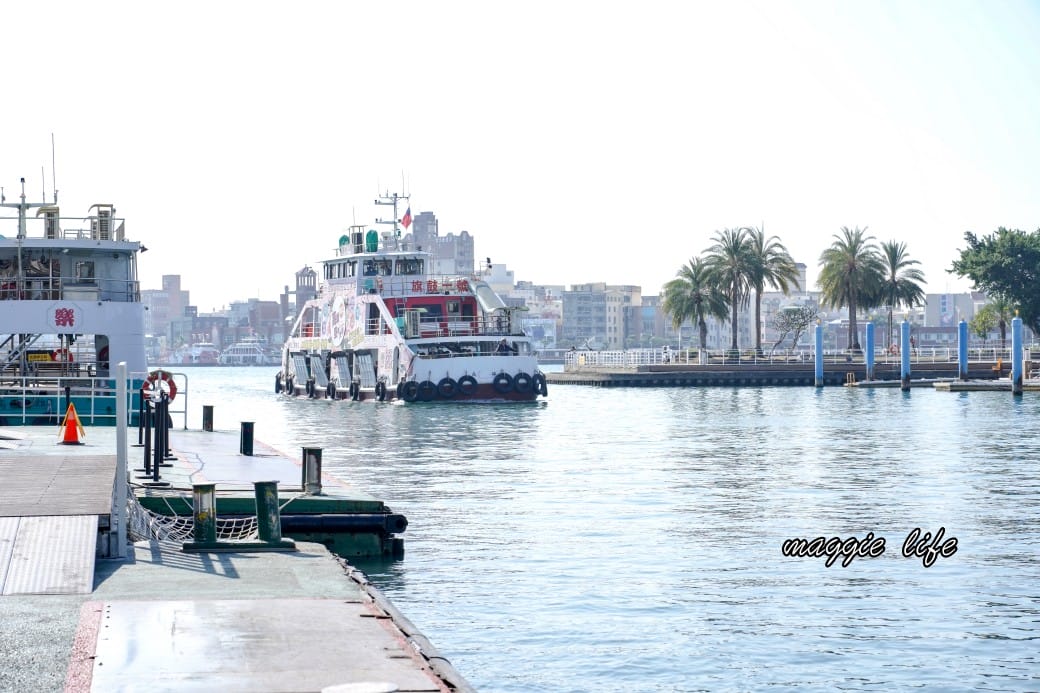 高雄鼓山旗津渡輪站｜時間，票價，摩托車腳踏車都可以搭乘，鼓山魚市場
