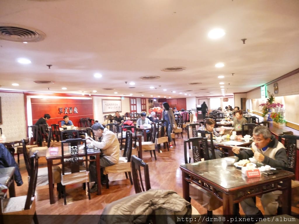 國軍英雄館早餐吃到飽150元就在台北西門站，便宜又大碗