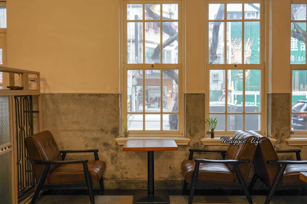 中山茶書院｜中山藏藝所｜來市定古蹟老宅裡面喝咖啡吧！還是喜憨兒基金會經營的，中山老宅咖啡推薦