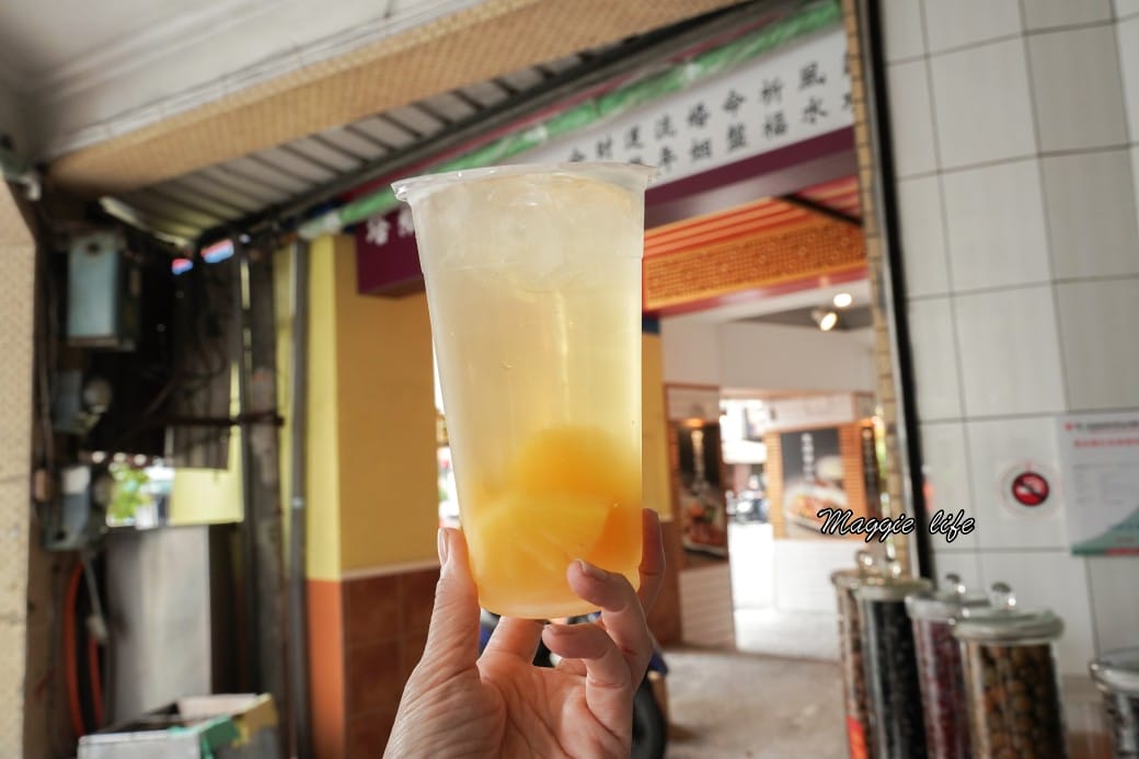 台南推薦蜜桃香楊桃湯，吃得到超大楊桃，超大鳳梨，菜單