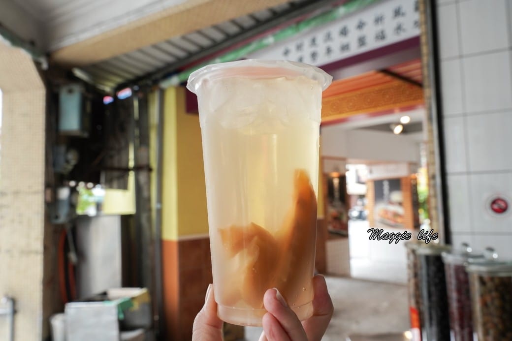 台南推薦蜜桃香楊桃湯，吃得到超大楊桃，超大鳳梨，菜單