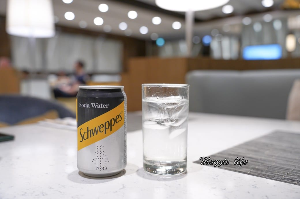 台北六福萬怡酒店行政貴賓廳，免費 Happy Hour下午茶晚餐自助餐吃到飽菜色，享受貴賓禮遇！