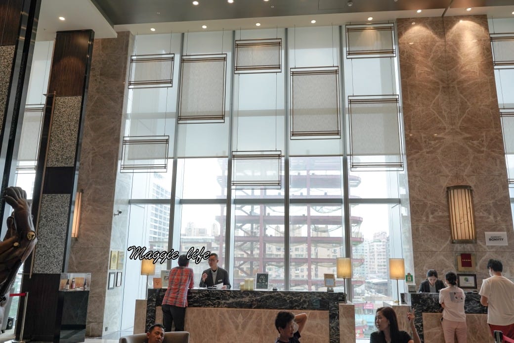 台北六福萬怡酒店，五星萬豪飯店系列，大片玻璃窗山景景觀，台北住宿推薦，自助早餐超豐盛，南港站三鐵共構交通超級方便