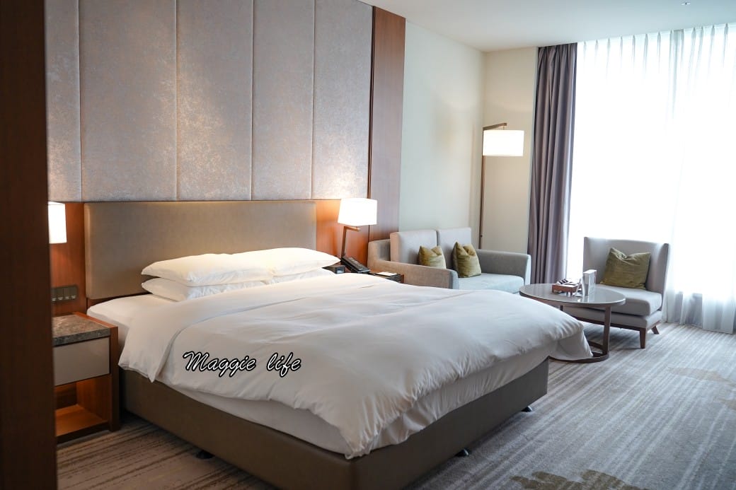 台北六福萬怡酒店，五星萬豪飯店系列，大片玻璃窗山景景觀，台北住宿推薦，自助早餐超豐盛，南港站三鐵共構交通超級方便