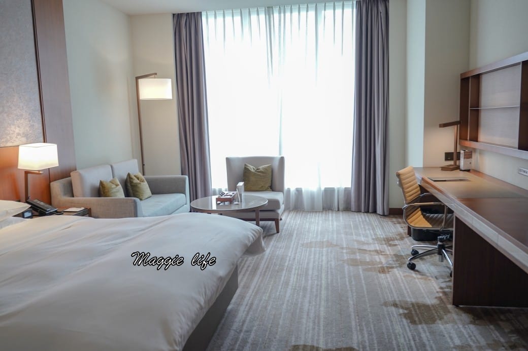 台北六福萬怡酒店，五星萬豪飯店系列，大片玻璃窗山景景觀，台北住宿推薦，自助早餐超豐盛，南港站三鐵共構交通超級方便