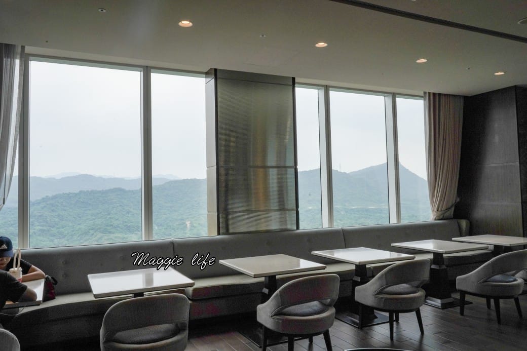 台北六福萬怡酒店行政貴賓廳，免費 Happy Hour下午茶晚餐自助餐吃到飽菜色，享受貴賓禮遇！