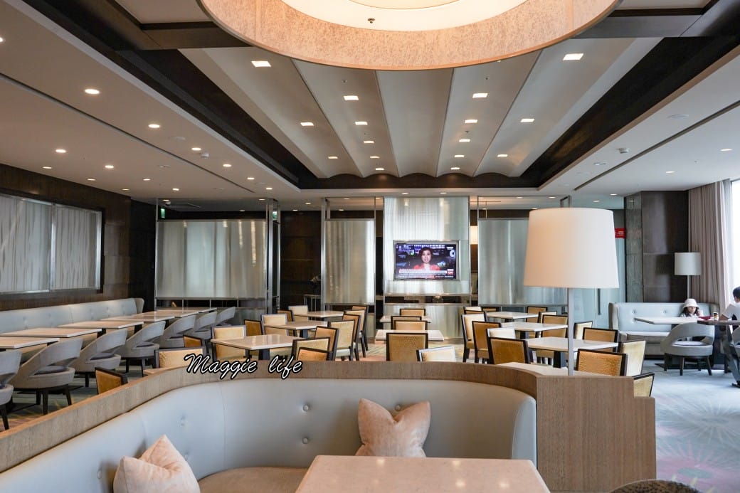 台北六福萬怡酒店行政貴賓廳，免費 Happy Hour下午茶晚餐自助餐吃到飽菜色，享受貴賓禮遇！