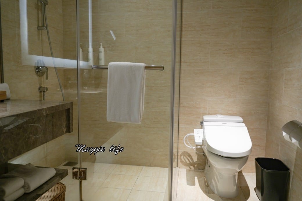 台北六福萬怡酒店，五星萬豪飯店系列，大片玻璃窗山景景觀，台北住宿推薦，自助早餐超豐盛，南港站三鐵共構交通超級方便