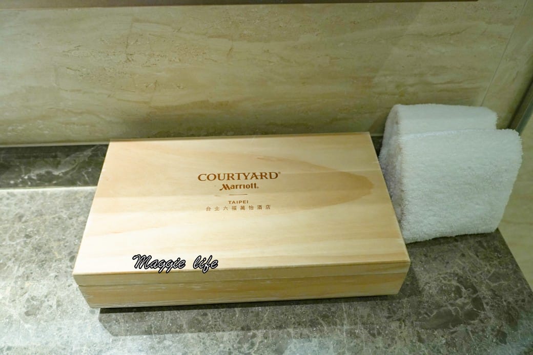 台北六福萬怡酒店，五星萬豪飯店系列，大片玻璃窗山景景觀，台北住宿推薦，自助早餐超豐盛，南港站三鐵共構交通超級方便